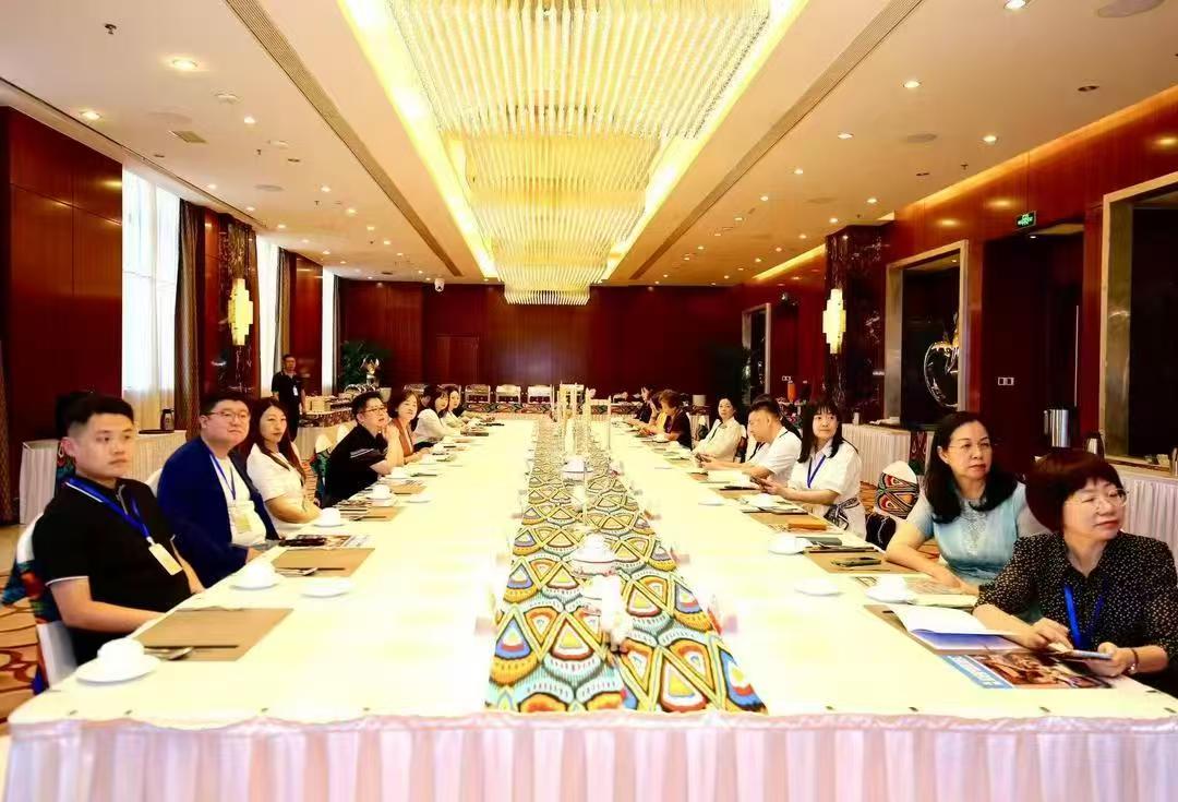“追梦中华·大美新疆”2025海外华文媒体采访行活动在乌鲁木齐启动