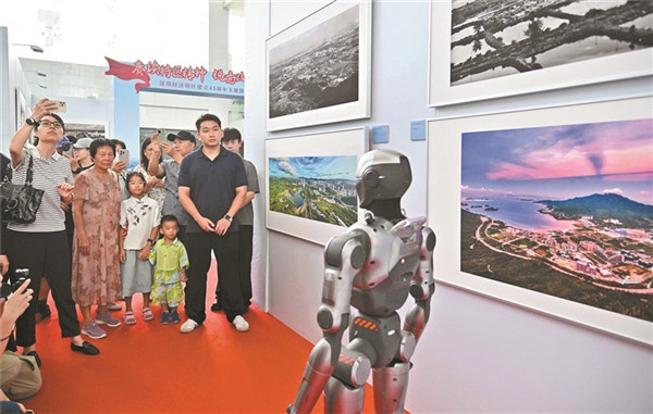 深圳各界多种形式为特区庆生 见证45年“蝶变”