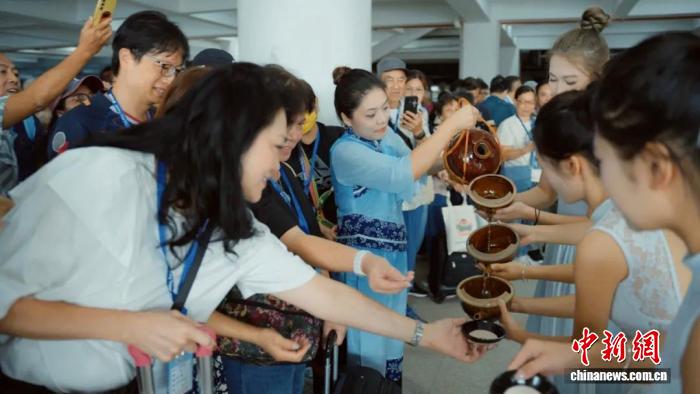 香港西九龙直达河源旅游专列首发团抵达河源