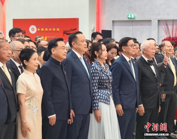 泰国总理阿努廷祝贺中国国庆
