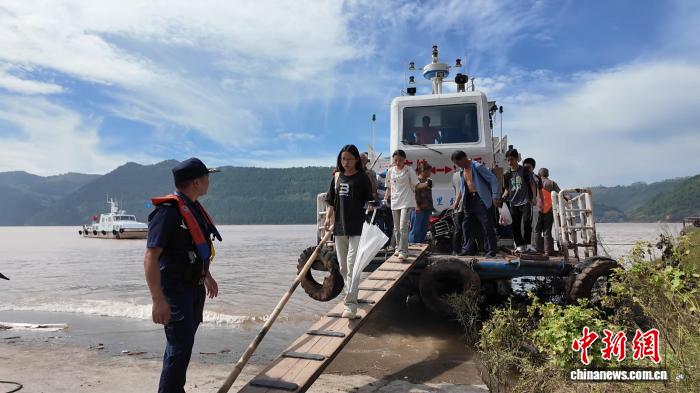 国庆中秋假期首日 长江干线重庆段运送旅客超3万人次