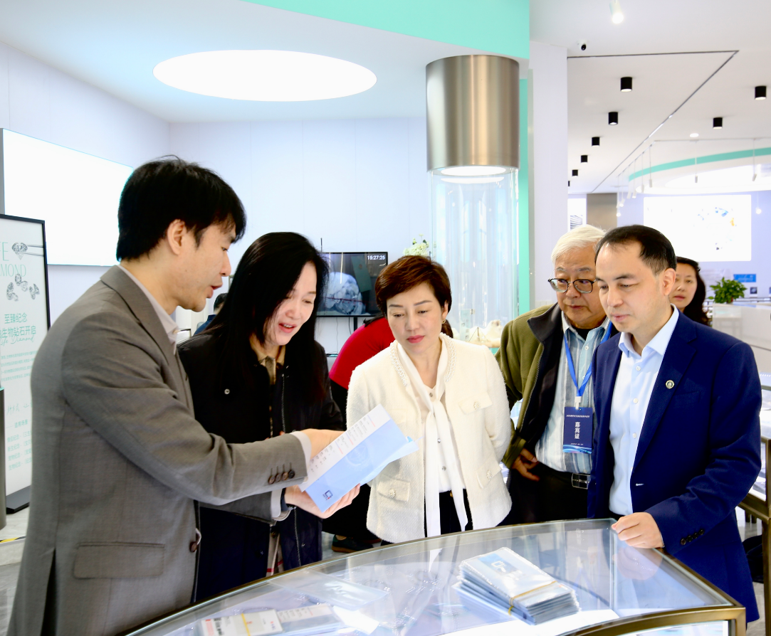 海外华媒聚焦郑州华晶：多项专利加持，彰显超硬材料“智造”魅力