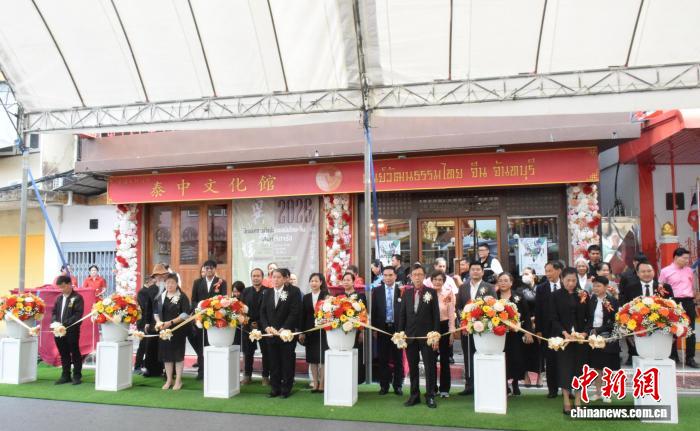 泰中文化馆举办“异韵同辉”泰中当代艺术交流展