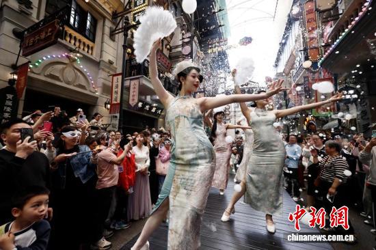 上海千古情景区推出沉浸式互动演出《我回上海滩
