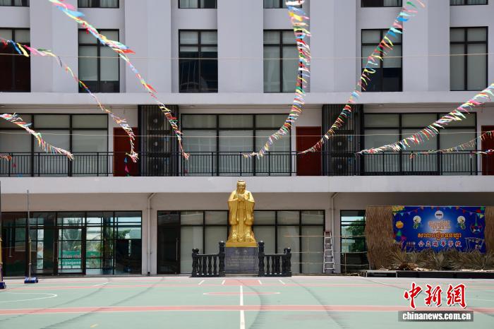 柬埔寨百年端华学校：《给阿嬷的情书》照进现实