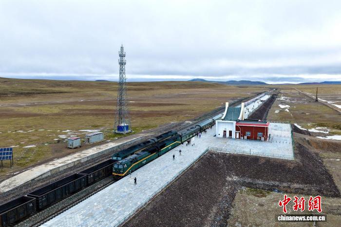 青藏铁路全线开通运营20周年 累计运送旅客超1亿人次