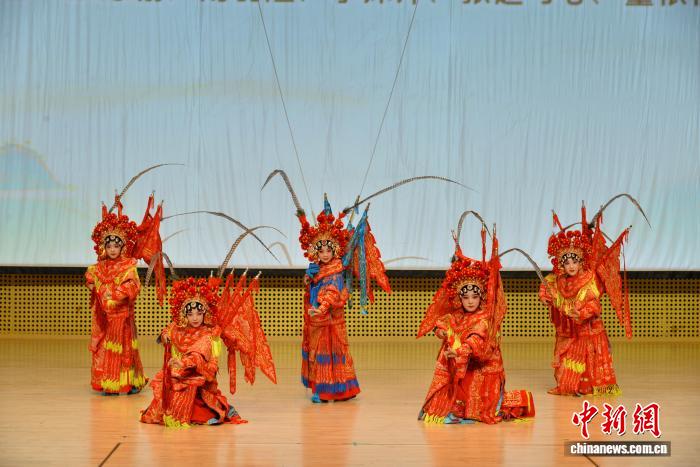 山西青少年戏曲成果展演太原启幕 “小梅花”传承国粹薪火